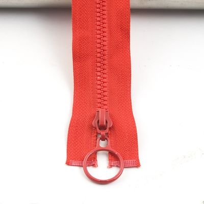# 5 Żelazkowy zamek z kolorowymi zębami do odzieży w kolorze różowym