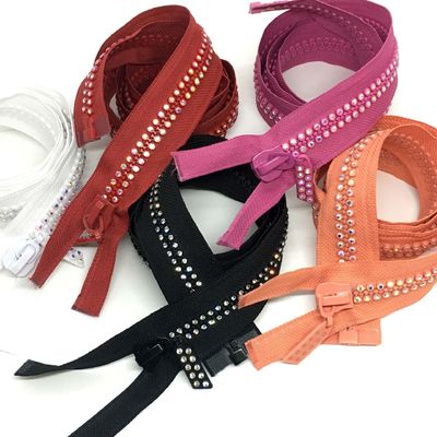 #5 #10 Auto-Lock Rhinestone Metal Zipper Open End W czerwono