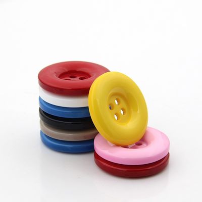 Fabryka Oeko-tex Sprzedawcy hurtowi Akcesoria odzieżowe Moda 4 dziury Plastikowe guzików odzieży guzików żywicy