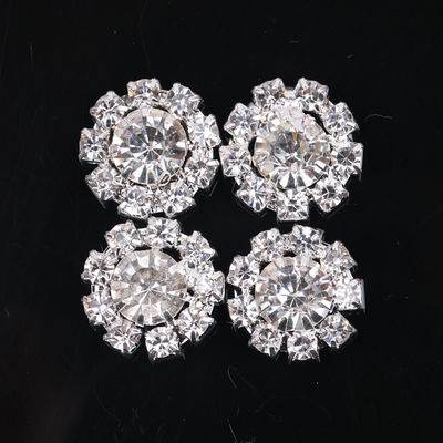 Kształt kwiatu ślubnego metalowego Jasny kolor Krystal Button Luxury Shank Fancy Crystal Diamond Buttons For Clothes
