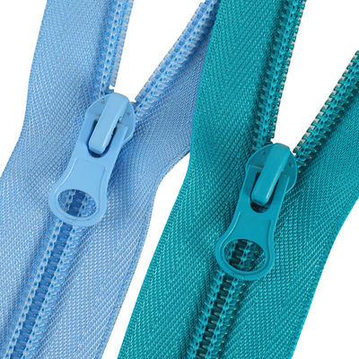 Fabryka Gorąca hurtowa 3# 5# 7# 8# 10# Nylon Długie Łańcuchy Zipper Ten sam kolor Zęby Zipper Kolorowy Nylon Zipper Do Torby Ubrania Buty